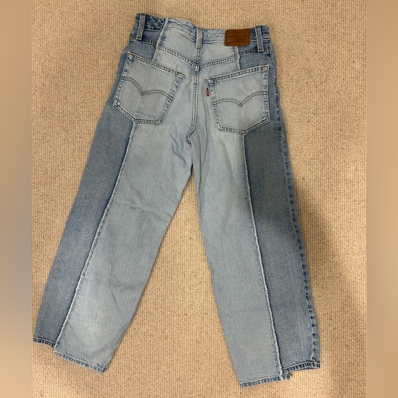 Levi's Women's Light Blue Barrel Leg Jeans - Picture 4 of 5